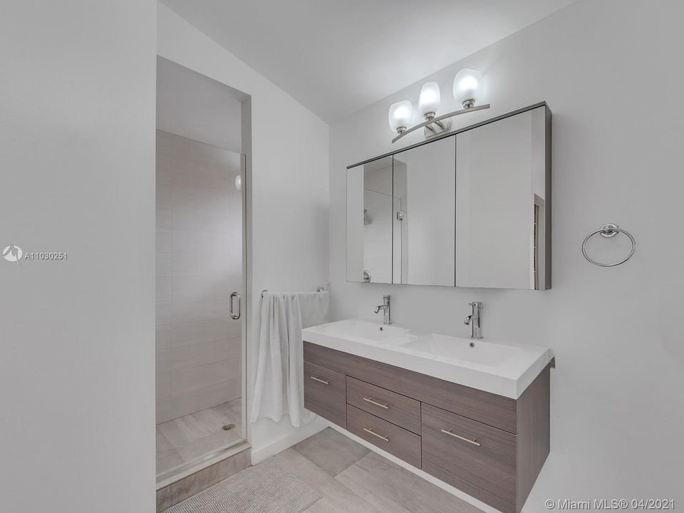 Недавно арендовано: $7,000 (5 спален, 2 ванн, 2015 Квадратных фут)