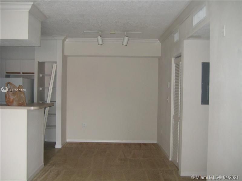 Recently Rented: $1,350 (1 beds, 1 baths, 713 Square Feet)