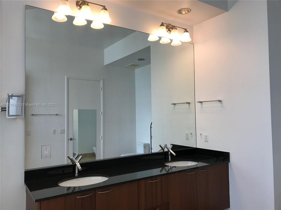 Recently Sold: $580,000 (2 beds, 2 baths, 1213 Square Feet)