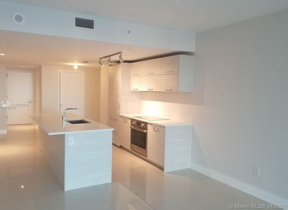 Recently Rented: $4,500 (2 beds, 2 baths, 1343 Square Feet)