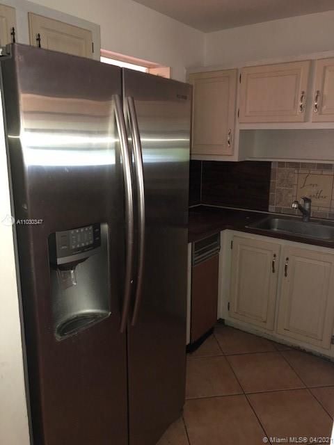 Recently Rented: $2,200 (2 beds, 2 baths, 1600 Square Feet)
