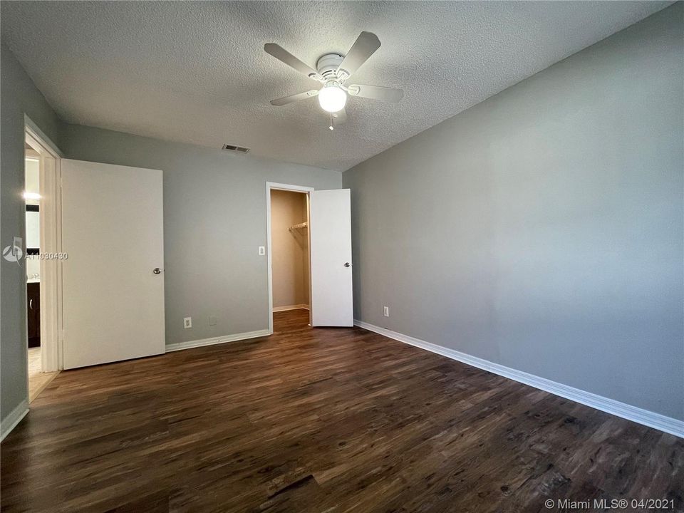 Recently Sold: $249,000 (2 beds, 2 baths, 1103 Square Feet)