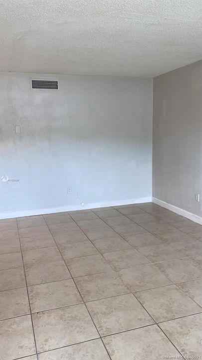 Recently Rented: $1,100 (1 beds, 1 baths, 641 Square Feet)