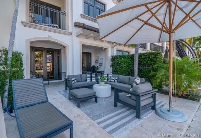 Recently Sold: $2,275,000 (4 beds, 4 baths, 3212 Square Feet)