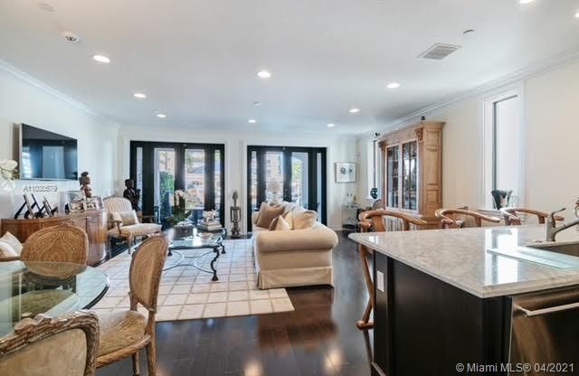 Recently Sold: $2,275,000 (4 beds, 4 baths, 3212 Square Feet)