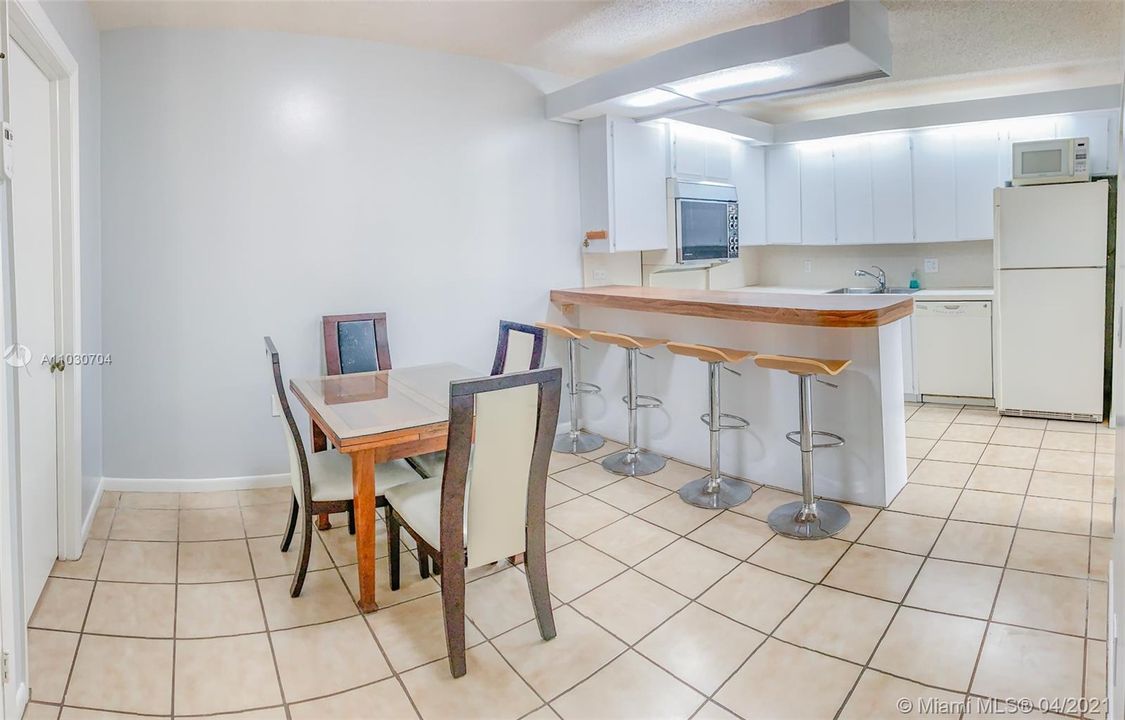 Kitchen / dining area