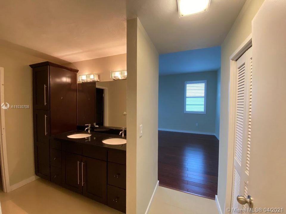 Recently Sold: $440,000 (2 beds, 2 baths, 1510 Square Feet)