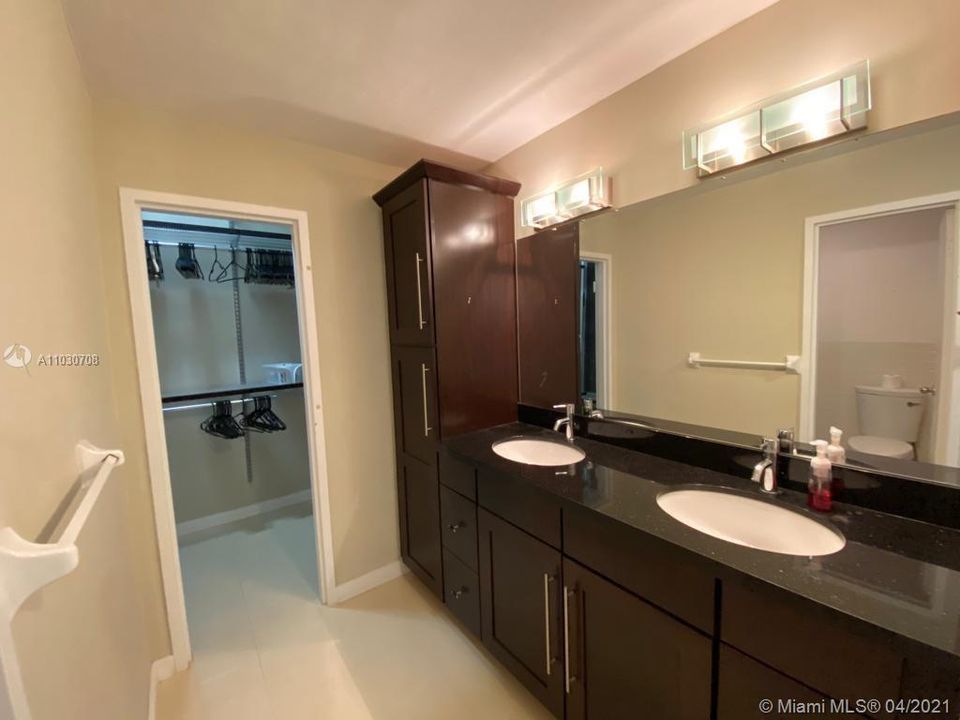 Recently Sold: $440,000 (2 beds, 2 baths, 1510 Square Feet)