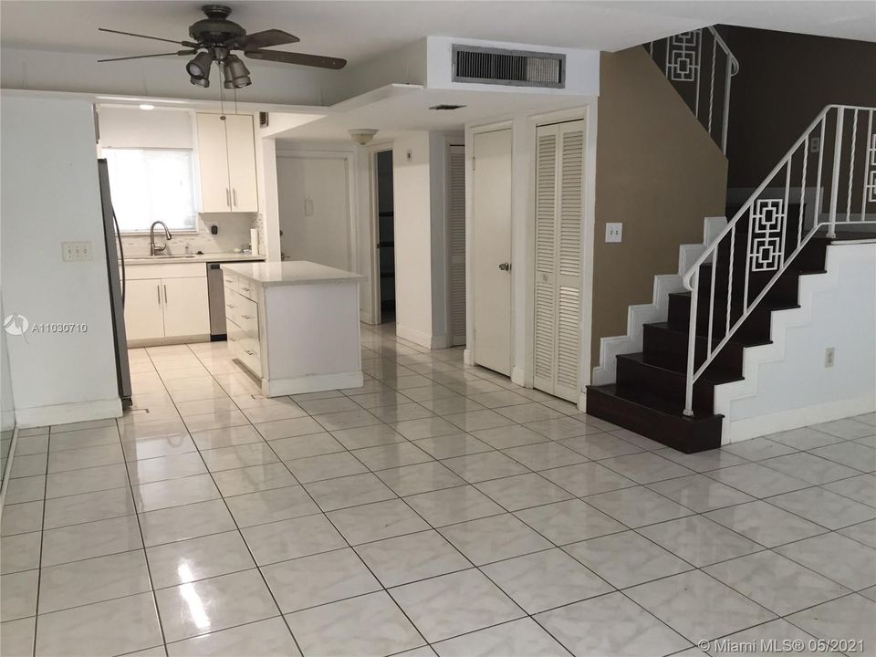 Recently Rented: $2,300 (3 beds, 2 baths, 1700 Square Feet)