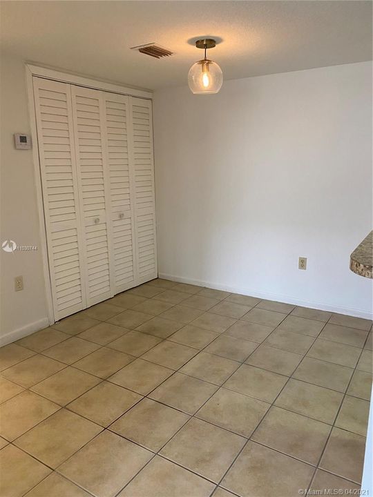 Recently Rented: $1,375 (1 beds, 1 baths, 679 Square Feet)