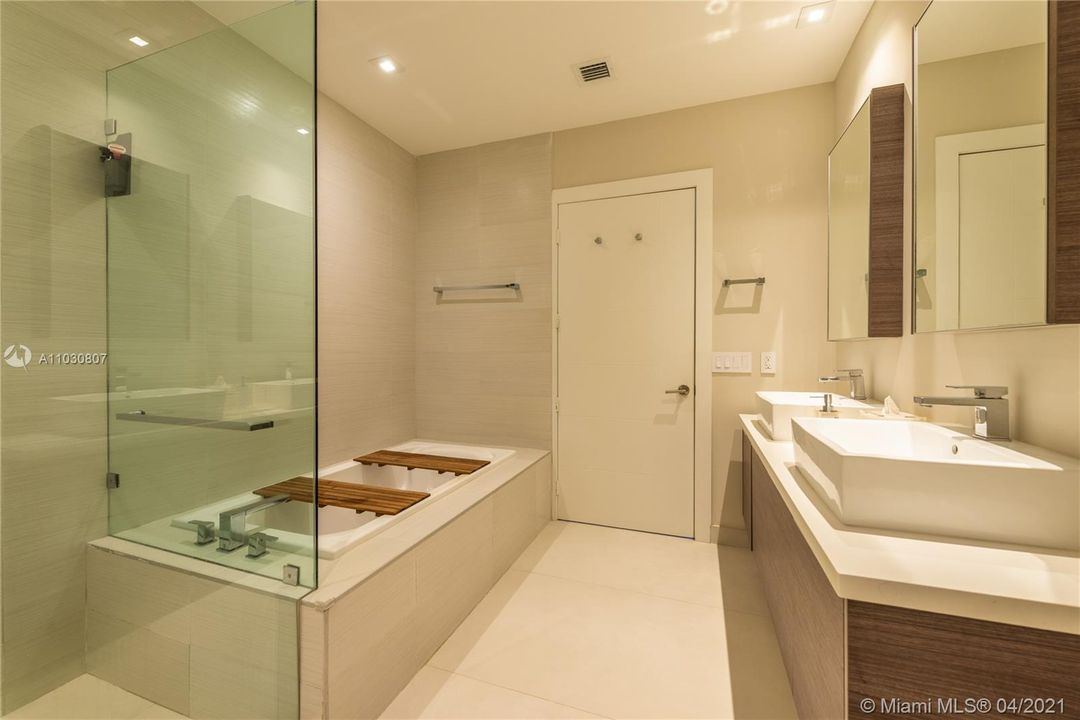 最近租的: $5,500 (3 贝兹, 3 浴室, 1470 平方英尺)