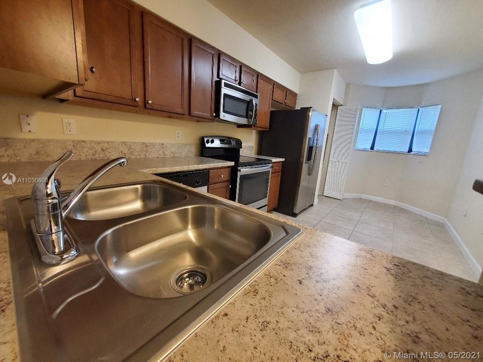 Recently Sold: $169,000 (2 beds, 2 baths, 809 Square Feet)