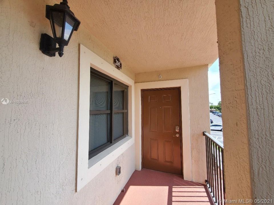 Recently Sold: $169,000 (2 beds, 2 baths, 809 Square Feet)