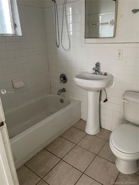 Недавно арендовано: $950 (1 спален, 1 ванн, 600 Квадратных фут)