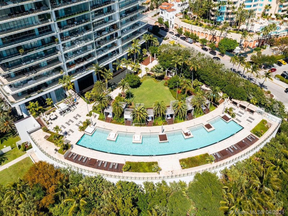 Recently Sold: $15,800,000 (3 beds, 3 baths, 4154 Square Feet)