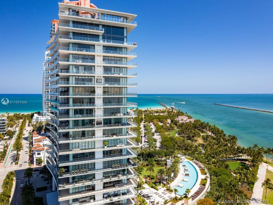 Recently Sold: $15,800,000 (3 beds, 3 baths, 4154 Square Feet)