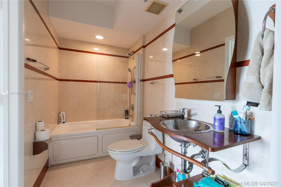 Недавно продано: $750,000 (2 спален, 2 ванн, 1010 Квадратных фут)