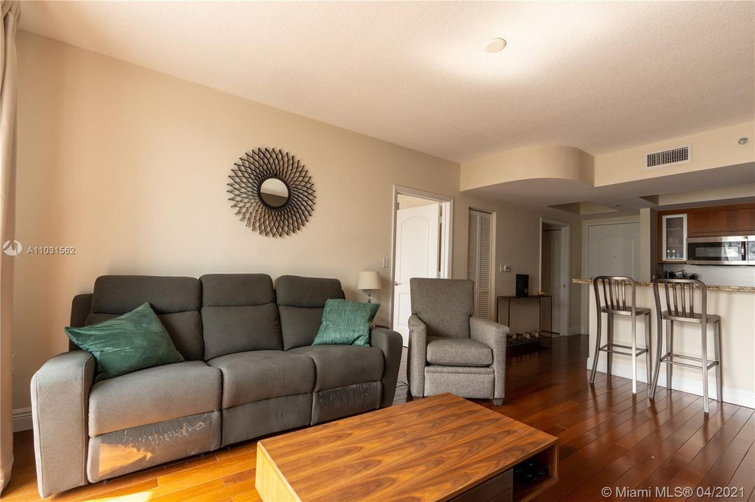 Recently Sold: $750,000 (2 beds, 2 baths, 1010 Square Feet)