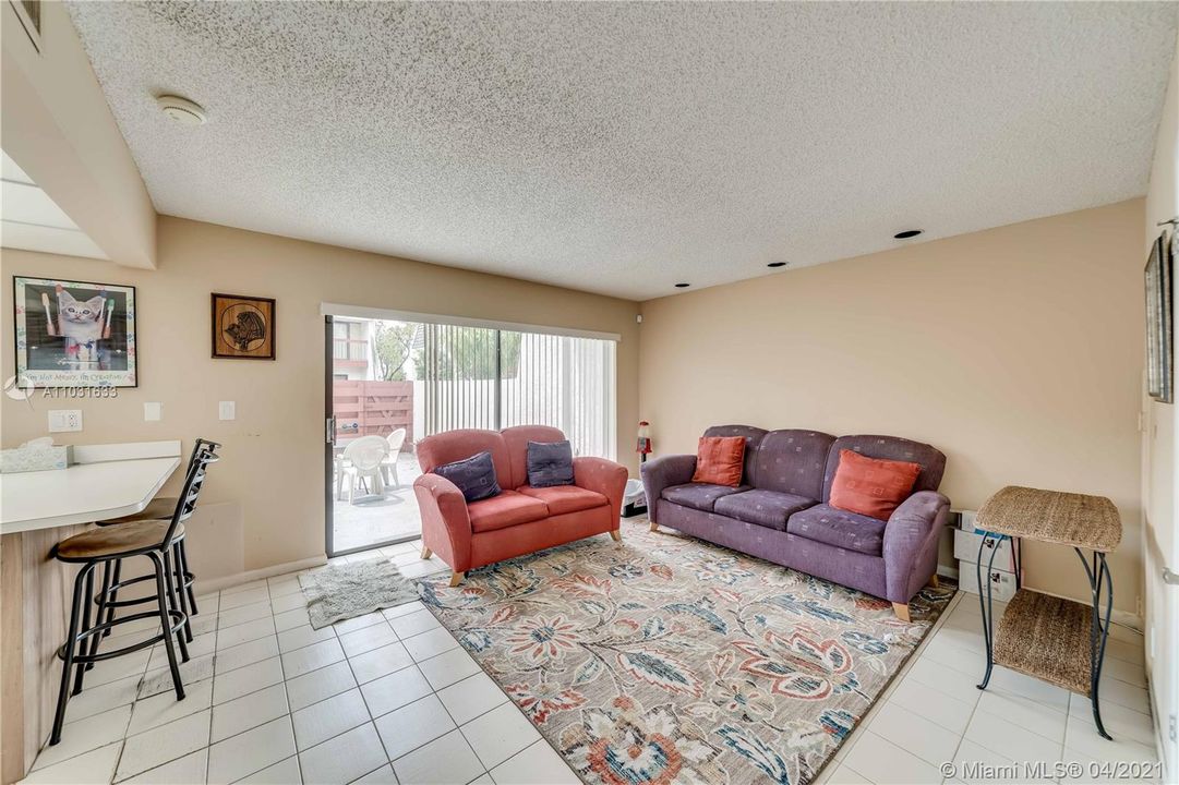 Recently Sold: $330,000 (3 beds, 2 baths, 1690 Square Feet)