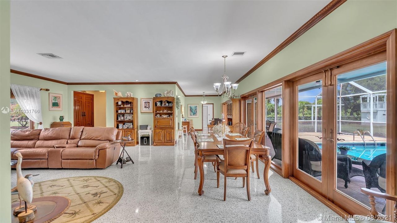 Recently Sold: $925,000 (4 beds, 3 baths, 2935 Square Feet)