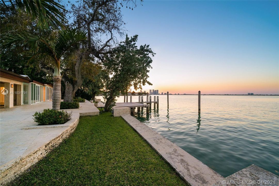 Recently Sold: $13,700,000 (5 beds, 5 baths, 4816 Square Feet)