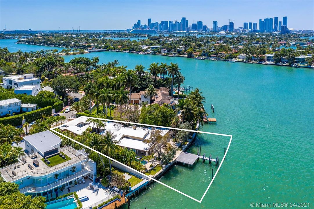 Recently Sold: $13,700,000 (5 beds, 5 baths, 4816 Square Feet)