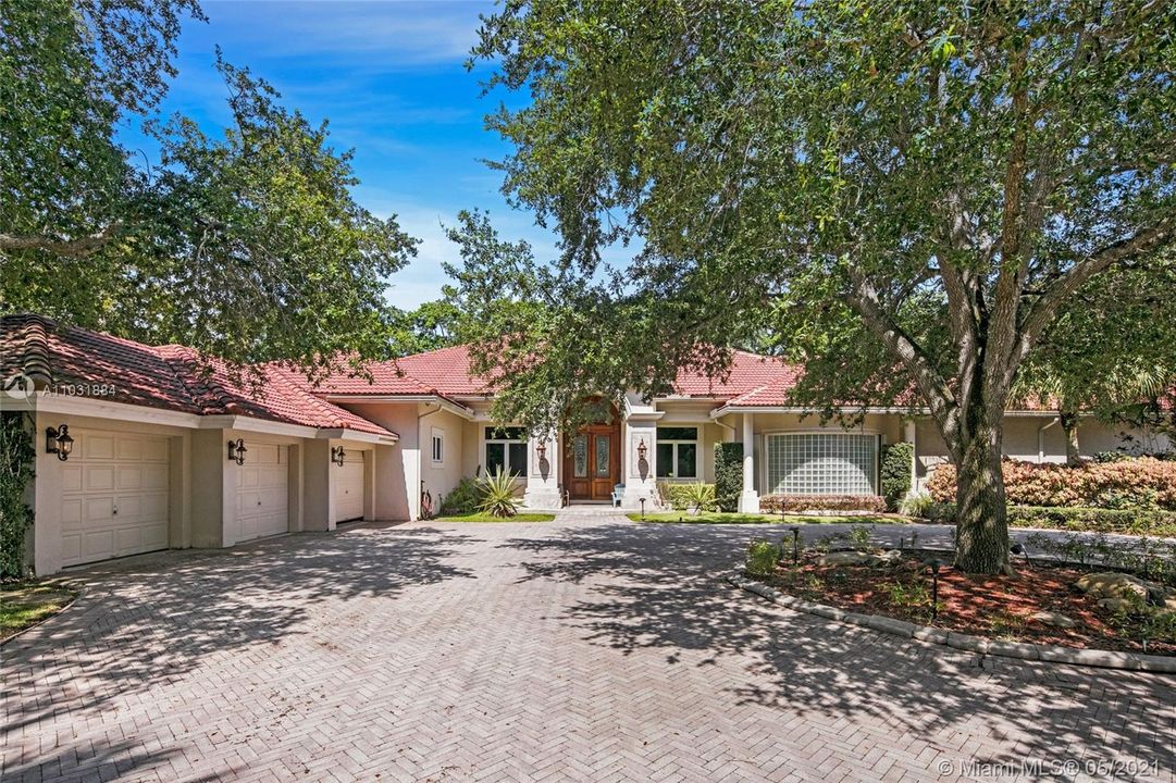 Recently Sold: $6,500,000 (8 beds, 8 baths, 11644 Square Feet)