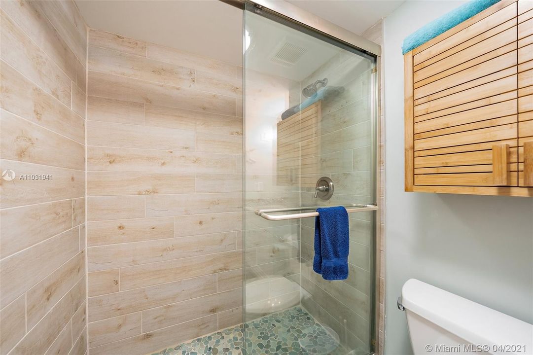 最近租的: $2,500 (2 贝兹, 2 浴室, 1310 平方英尺)