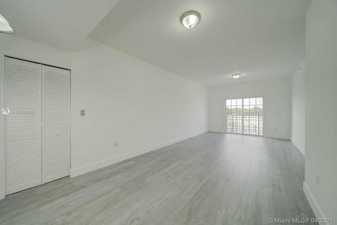 Vendido Recientemente: $189,000 (1 camas, 1 baños, 795 Pies cuadrados)