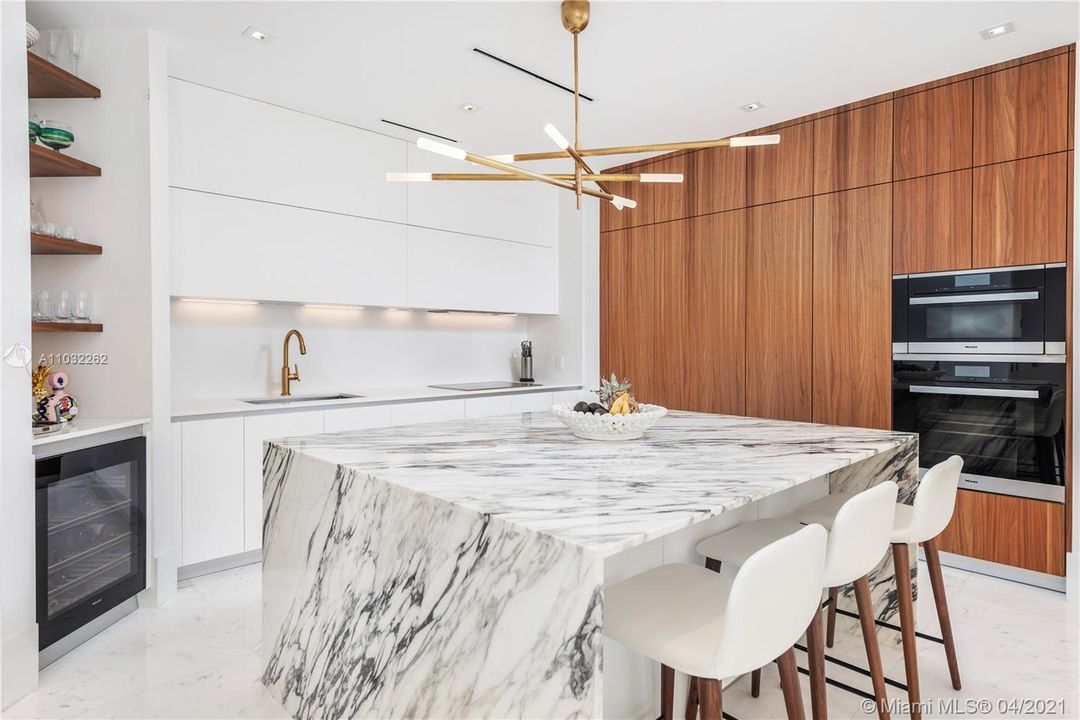 Recently Sold: $1,900,000 (3 beds, 3 baths, 1485 Square Feet)