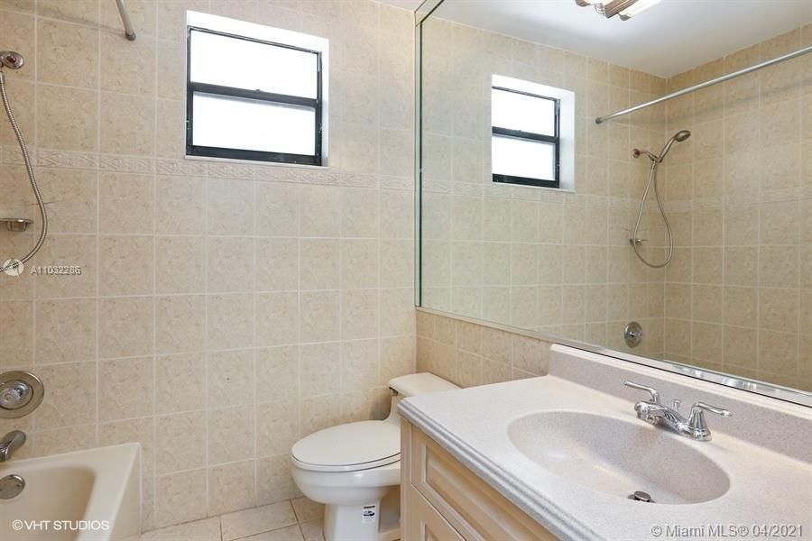 最近租的: $4,200 (4 贝兹, 2 浴室, 1660 平方英尺)
