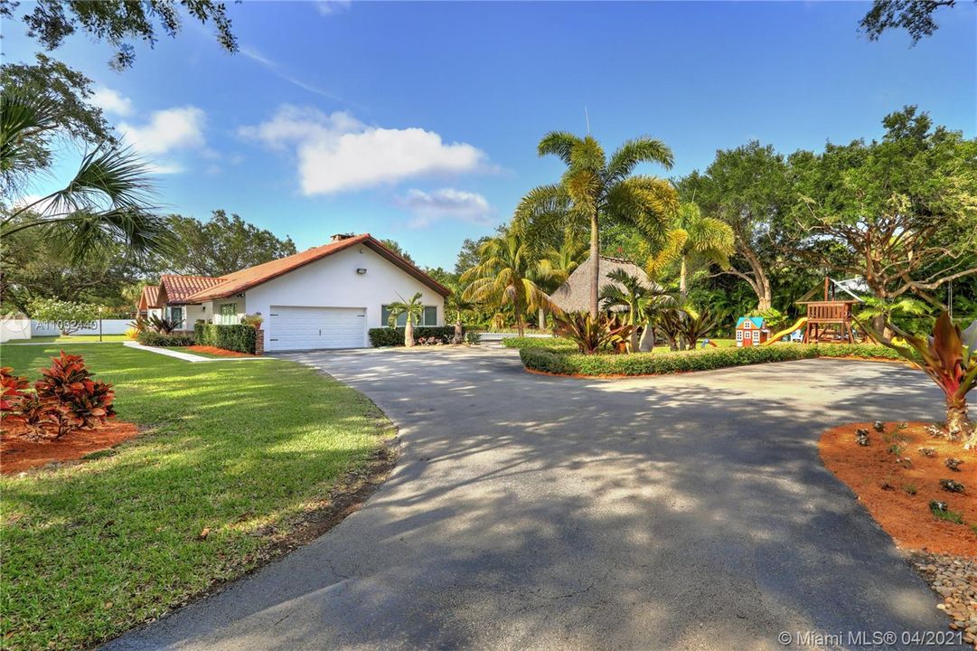 Recently Sold: $1,489,000 (5 beds, 4 baths, 4507 Square Feet)
