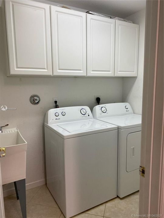 Recently Rented: $2,000 (3 beds, 2 baths, 1607 Square Feet)