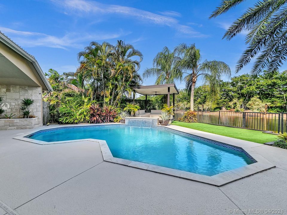 Recently Sold: $1,200,000 (5 beds, 4 baths, 3597 Square Feet)