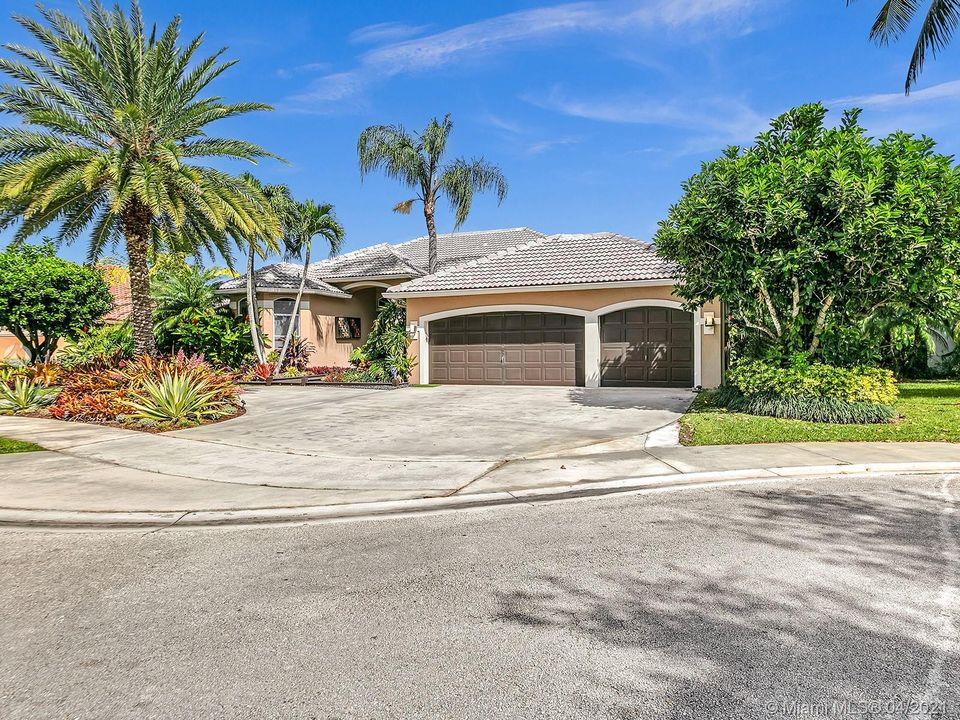 Recently Sold: $1,200,000 (5 beds, 4 baths, 3597 Square Feet)