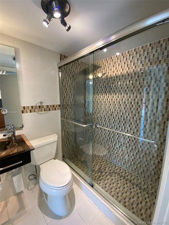 最近租的: $1,200 (1 贝兹, 1 浴室, 528 平方英尺)