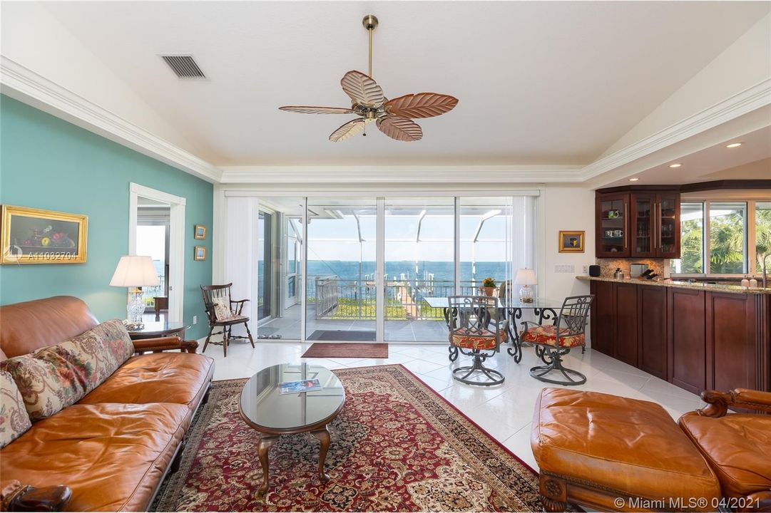 Recently Sold: $2,499,000 (4 beds, 3 baths, 2386 Square Feet)