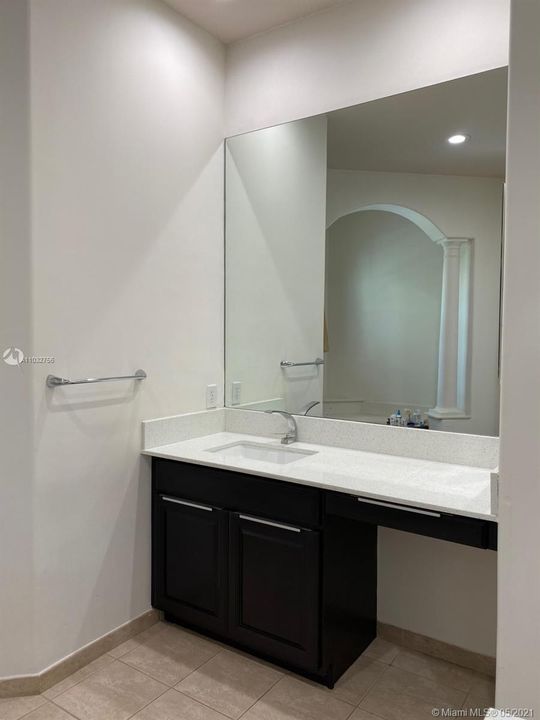 Master Bathroom - Dual Vanities with Quartz Top