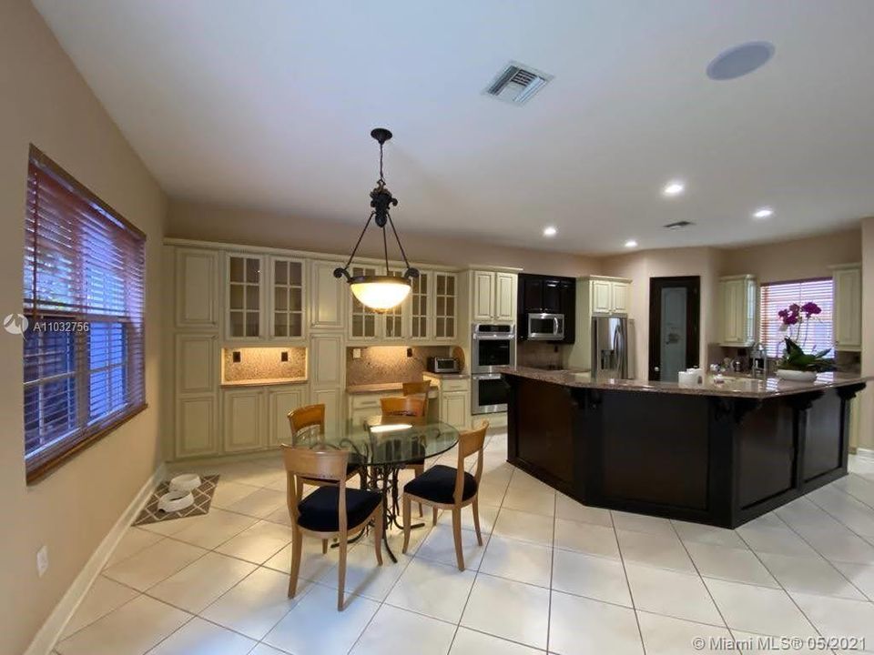 Gourmet Kitchen with Breakfast Area & Large Granite Counter