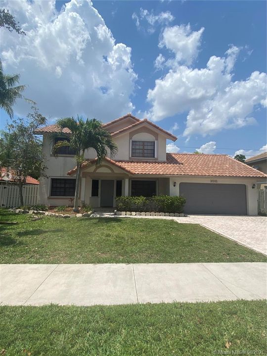 Recently Sold: $465,000 (4 beds, 2 baths, 2270 Square Feet)