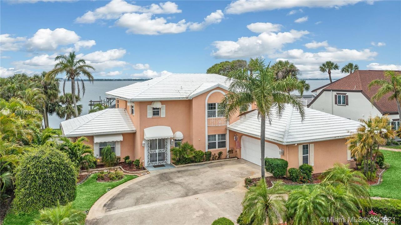 Recently Sold: $1,500,000 (5 beds, 3 baths, 3528 Square Feet)