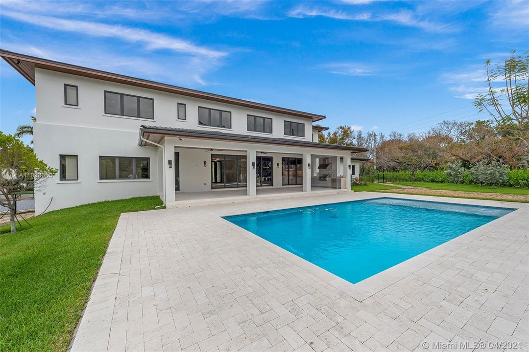Recently Sold: $3,675,000 (6 beds, 7 baths, 6269 Square Feet)
