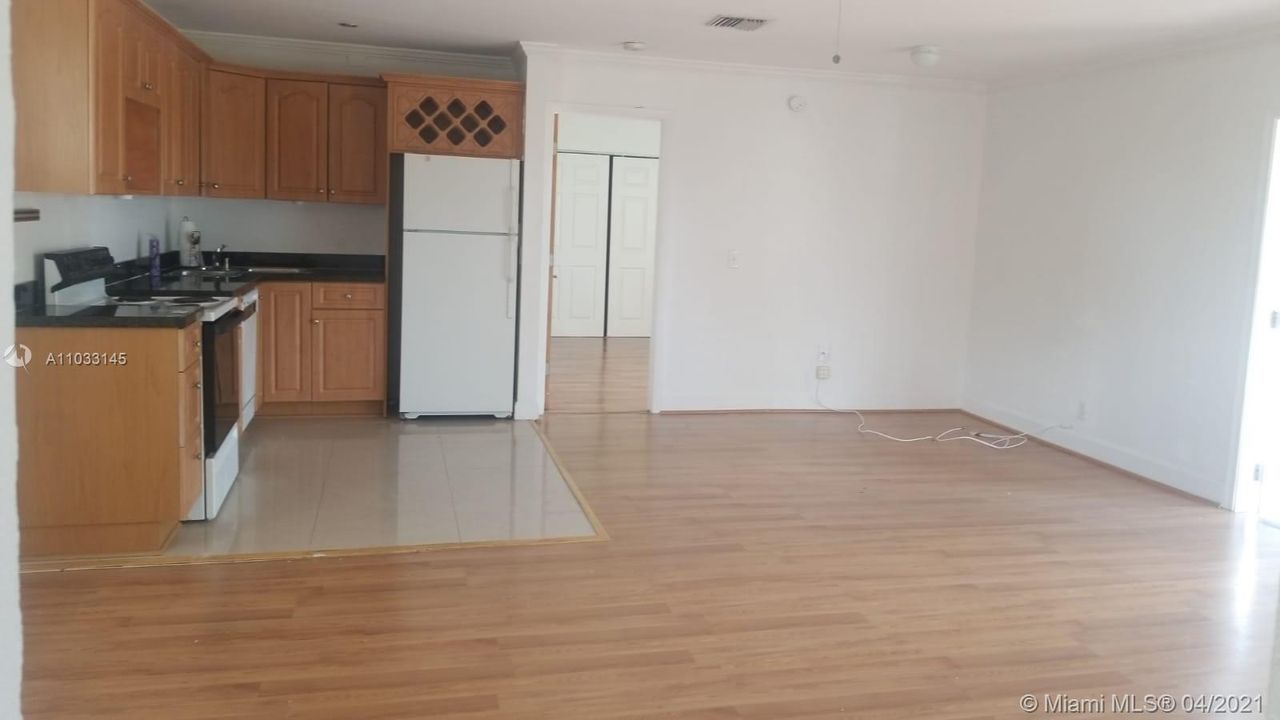 Recently Rented: $1,425 (2 beds, 2 baths, 953 Square Feet)