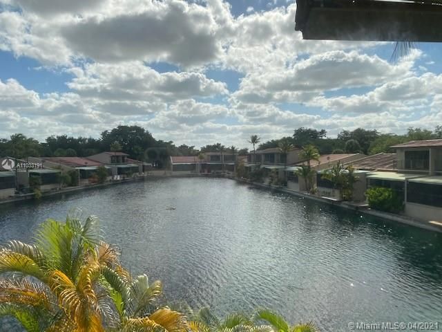 Recently Sold: $425,000 (4 beds, 3 baths, 2058 Square Feet)