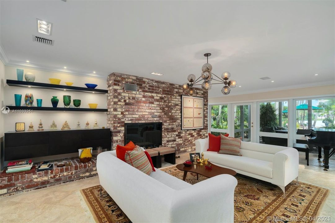 Recently Sold: $5,595,000 (4 beds, 2 baths, 5257 Square Feet)
