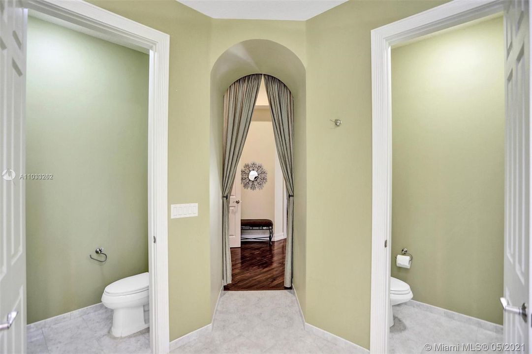 最近售出: $1,100,000 (5 贝兹, 4 浴室, 4256 平方英尺)