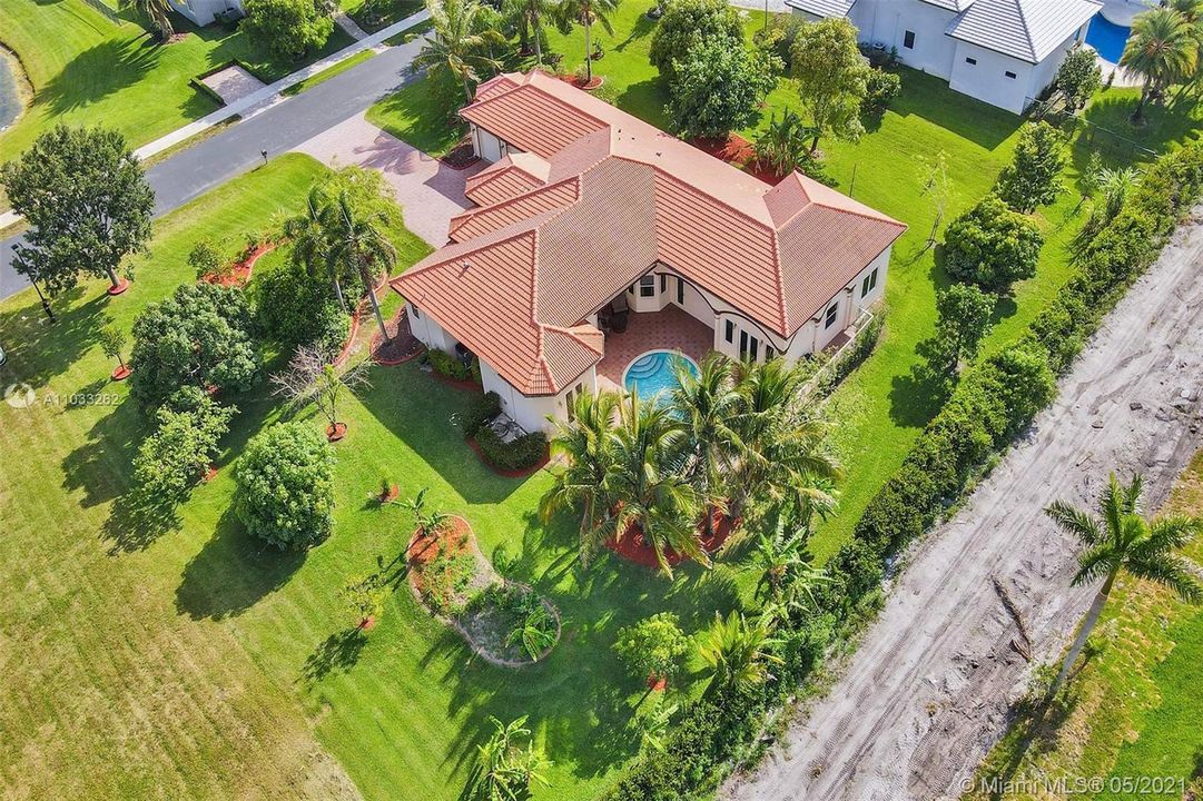 Recently Sold: $1,100,000 (5 beds, 4 baths, 4256 Square Feet)