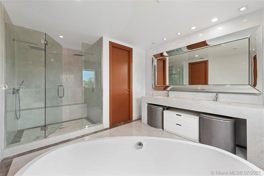 最近售出: $4,750,000 (6 贝兹, 6 浴室, 5244 平方英尺)