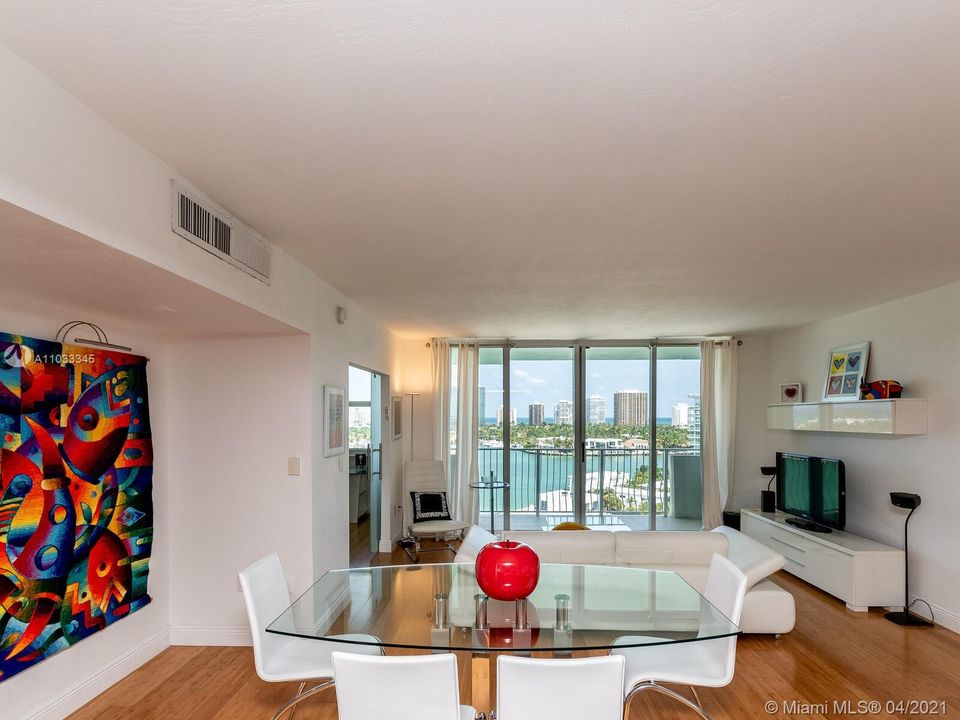 Recently Sold: $525,000 (2 beds, 2 baths, 1230 Square Feet)