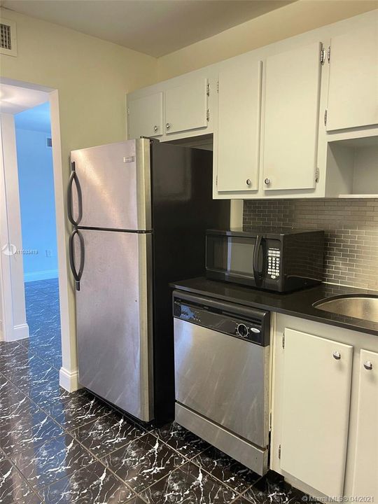 Recently Sold: $130,000 (1 beds, 1 baths, 889 Square Feet)
